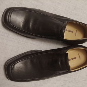 EUC Johnston & Murphy black loafers Sz 9.5